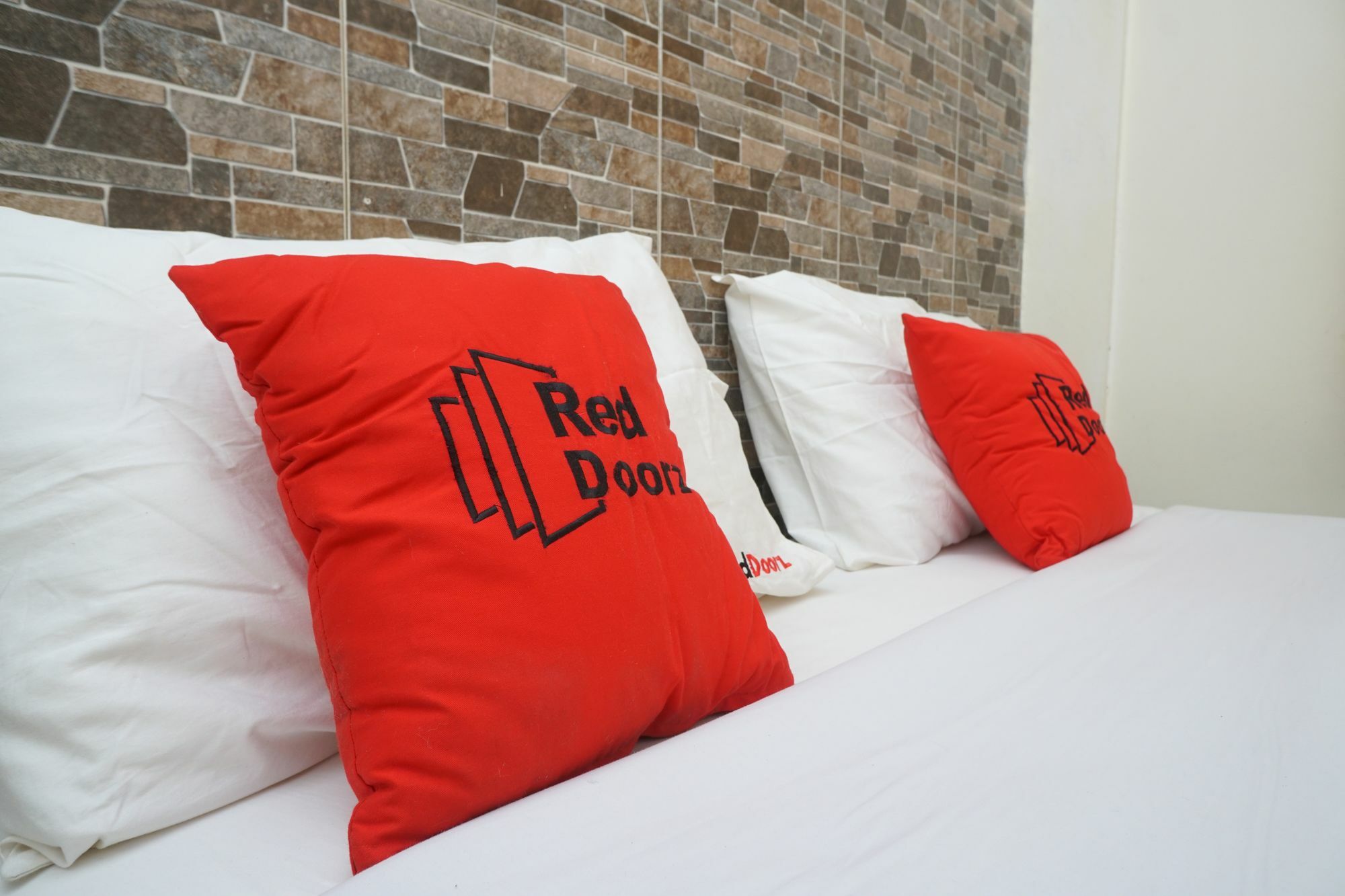 Reddoorz Plus @ Ciumbuleuit Area Bandung Exterior foto